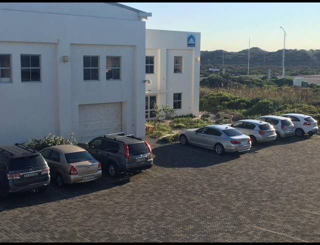 342M² WAREHOUSE RENTED IN CAPRICORN